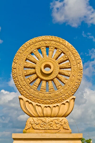 Thammachak statue and sky — Stock Photo, Image