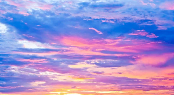 De lucht bij zonsondergang — Stockfoto