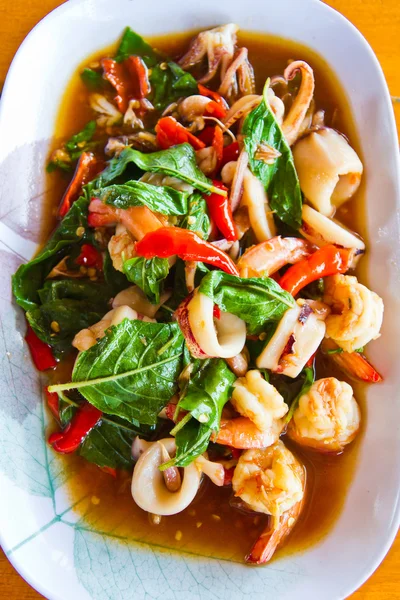 fesleğen deniz karıştırın