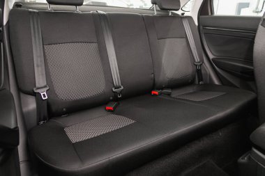Novosibirsk, Rusya - 31 Ağustos 2021: Lada Vesta, modern otomobilin arka koltukları, yan görüş
