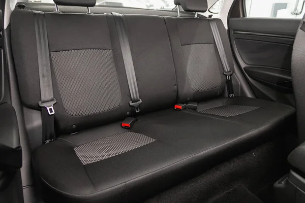 Novosibirsk, Rusya - 31 Ağustos 2021: Lada Vesta, modern otomobilin arka koltukları, yan görüş