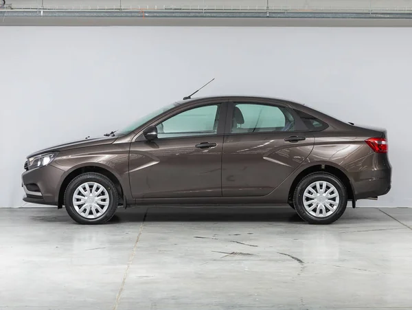 노보시비르스크 러시아 2021 Brown Lada Vesta Side View 주차장에서 인기있는 — 스톡 사진