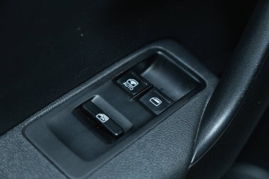 Novosibirsk, Rusya - 12 Eylül 2021: Volkswagen Polo, yeni bir araba kontrol panelinin kapanışı