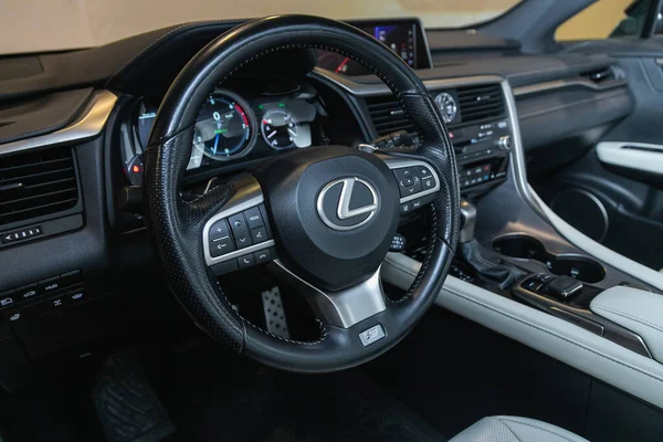 2021年8月21日 俄罗斯Novosibirsk Lexus Auto Interior Steering Wheel Logo Speed Ometer — 图库照片