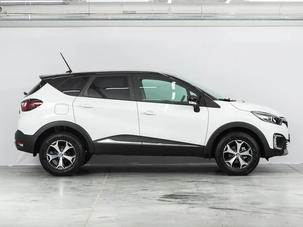 Novosibirsk Ryssland Juli 2021 Vit Renault Kaptur Sidovy Populär Bil — Stockfoto