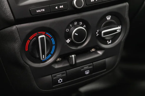 2021年8月31日 格兰塔 Lada Granta 现代汽车的空调和气流控制 — 图库照片