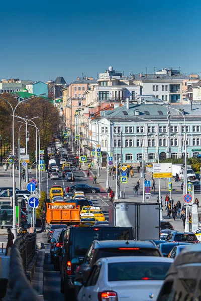 Moskau Russland Oktober 2021 Stadtverkehr Eine Belebte Straße Historischen Zentrum — Stockfoto