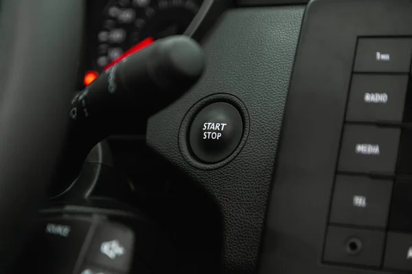 러시아 노보시비르스크 2021 Renault Arkana Car Engine Push Start Button — 스톡 사진