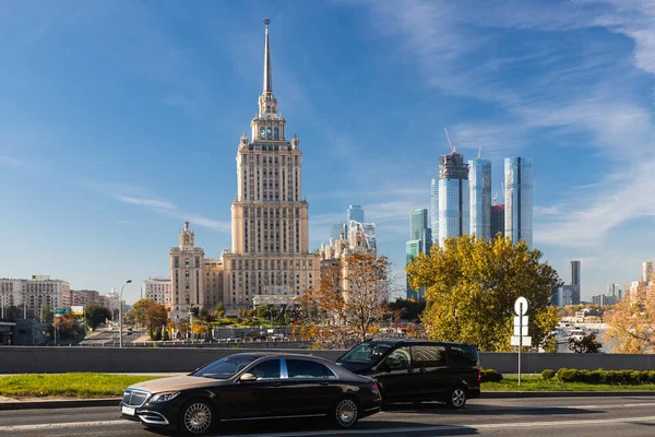 Moskwa Rosja Października 2021 Widok Autonomicznej Ulicy Miasta Mercedes Benz — Zdjęcie stockowe