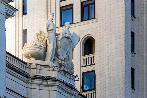 Moskau Russland Oktober 2021 Eine Skulptur Eines Mannes Und Einer — Stockfoto