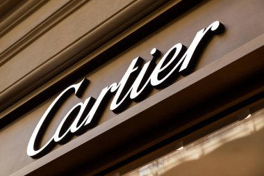 Moskova, Rusya - 14 Ekim 2021: Cartier mağazası. GUM 'da Cartier butiği
