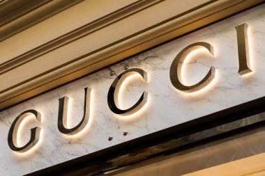 Moskova, Rusya - 14 Ekim 2021: Gucci mağazası. GUM 'da GUCCI butiği