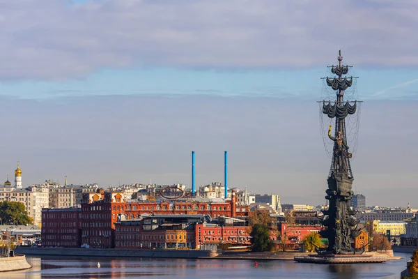 Moscou Rússia Outubro 2021 Fábrica Outubro Vermelho Estátua Pedro Grande — Fotografia de Stock