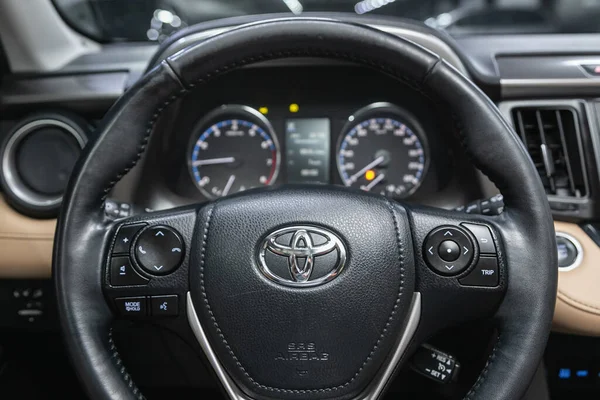 Novosibirsk Rusya Temmuz 2021 Toyota Rav Gösterge Paneli Çok Fonksiyonlu — Stok fotoğraf
