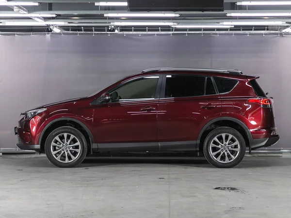 Novosibirsk Rusia Julio 2021 Toyota Rav Rojo Vista Lateral Coche — Foto de Stock