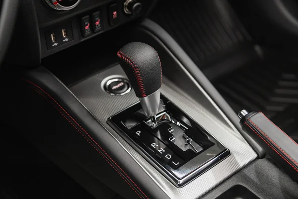 러시아 노보시비르스크 2021 Mitsubishi Eclipse Gear Shift 자동차 자동차간 — 스톡 사진