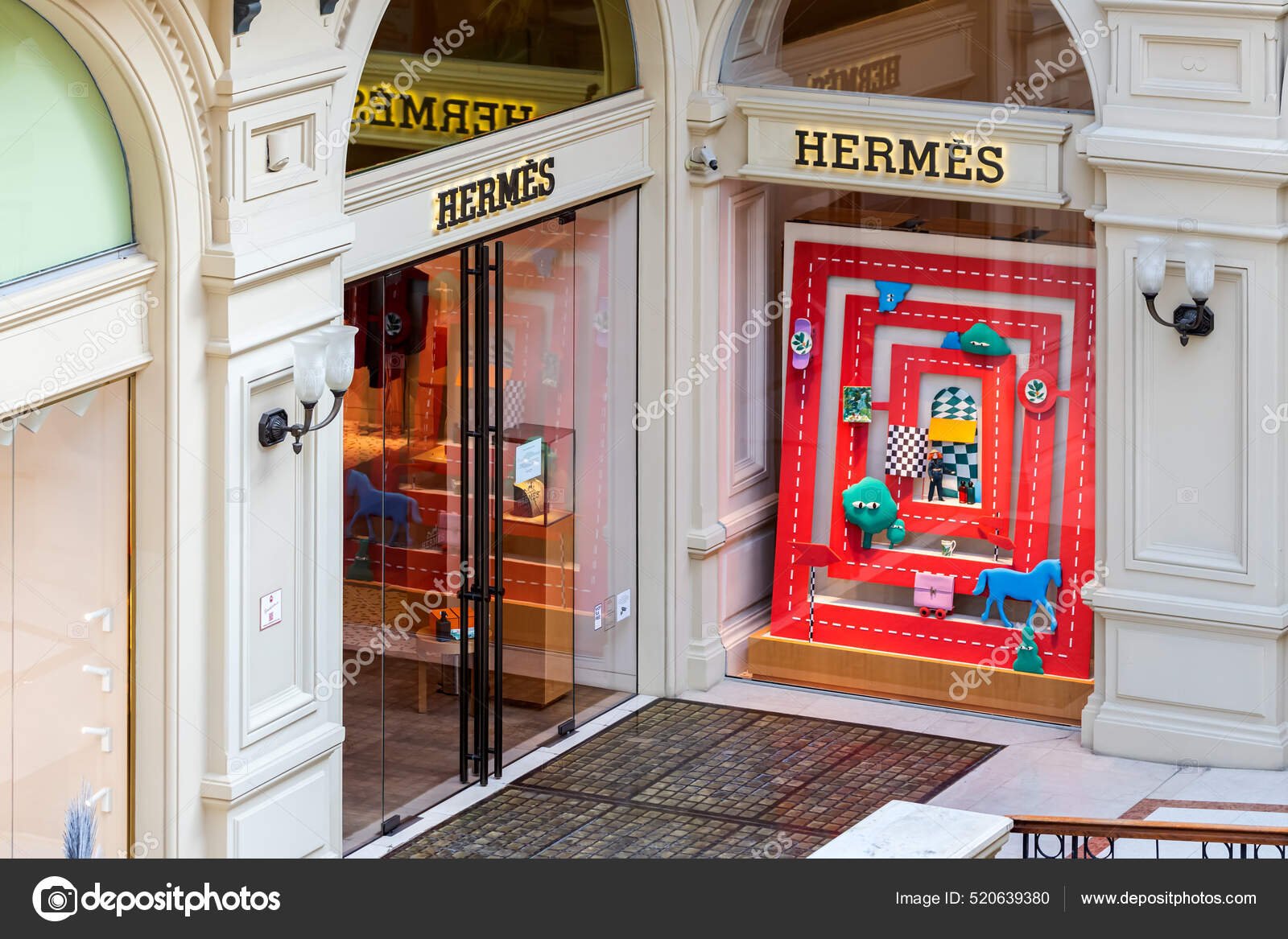 Moscow Russia October 2021 Window Hermes Store Show Window Hermes – Stock  Editorial Photo © everyonensk #520639380