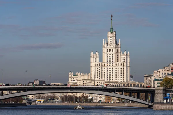 Moscow Russia October 2021 Smolensky Bridge Embankment High Rise Building — Stock Photo, Image