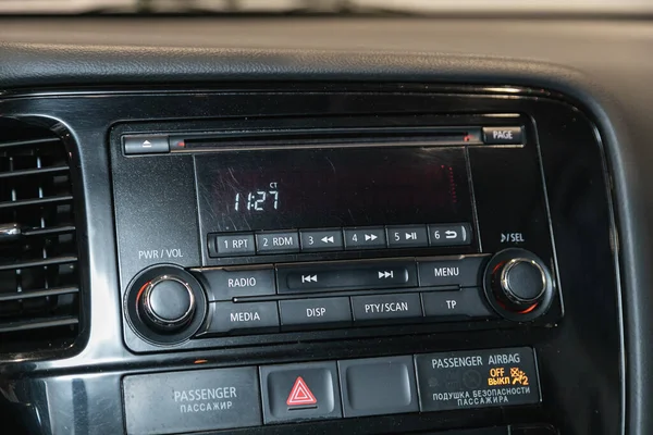 Novosibirsk Rússia Outubro 2021 Mitsubishi Outlander Close Black Panel Rádio — Fotografia de Stock
