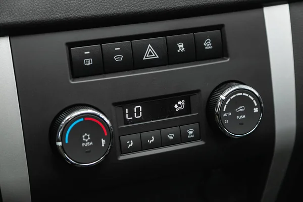 러시아 노보시비르스크 2021 Uaz Patriot Black Detained Air Conditioning Button — 스톡 사진