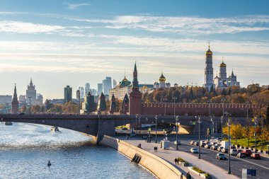 Moskova Nehri 'nde Kremlin seti. Grand Kremlin Sarayı, Kremlin Kilisesi. Rus başkentine seyahat..