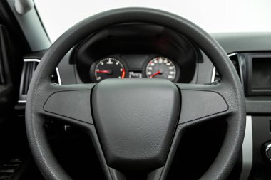 Enstrüman otomobil panelini kilometre sayacı, kilometre sayacı, takometre, yakıt seviyesi ile kapat