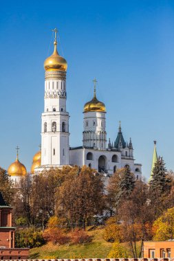 Moskova Kremlin 'deki Ivan the Great Bell kulesinin manzarası, popüler bir turistik dönüm noktası..