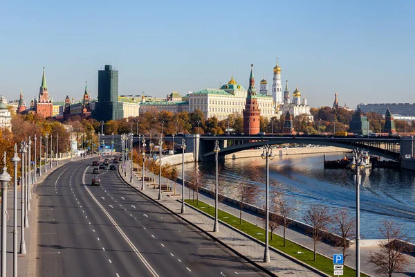 Terraplén Del Kremlin Río Moscú Sobre Fondo Palacio Del Gran —  Fotos de Stock