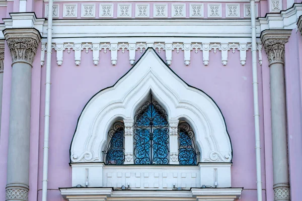Moskau Russland Oktober 2021 Ein Antikes Fenster Von Ausgefallener Form — Stockfoto
