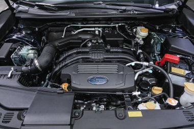 Novosibirsk, Rusya - 25 Eylül 2021: Subaru XV, yeni araba girişinin ayrıntılarını kapat