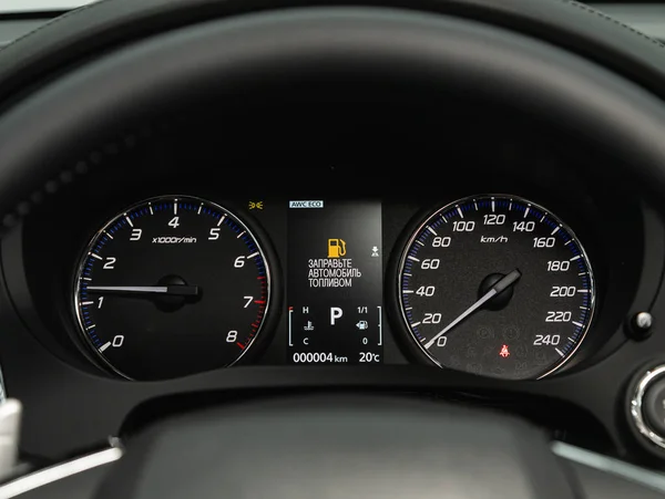 2021年10月25日 俄罗斯Novosibirsk Mitsubishi Outlander Car Dashboard White Backlight Odometer Speed — 图库照片