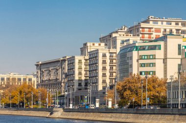 Moskova, Rusya - 14 Ekim 2021: Moskova seti üzerinde bir sonbahar günü elit bir modern yerleşim yeri