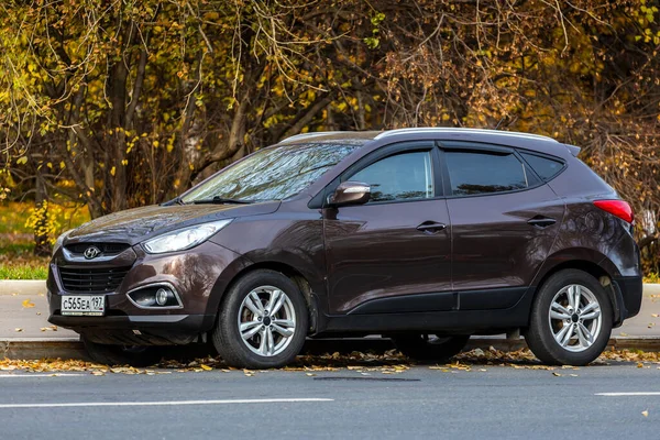 Moscow Russia October 2021 Brown Hyundai Ix35 Parked Street Warm — Stock Photo, Image