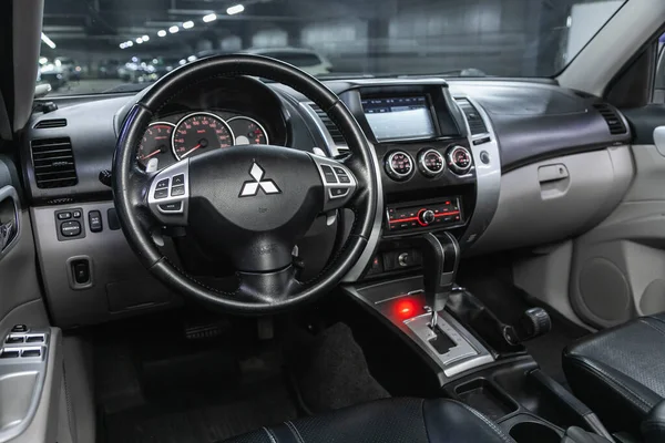 Novosibirsk Ρωσία Σεπτεμβρίου 2021 Mitsubishi Pajero Sport Τιμόνι Μοχλός Μετατόπισης — Φωτογραφία Αρχείου