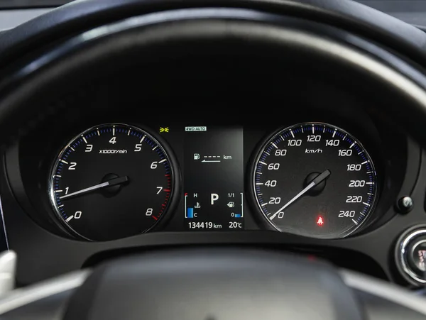 2021年10月30日 俄罗斯Novosibirsk Mitsubishi Outlander Car Dashboard Modern Car Control Illuminated — 图库照片