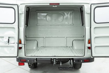 Novosibirsk, Rusya - 24 Ekim 2021: UAZ Van, Temiz, boş bir minibüs.