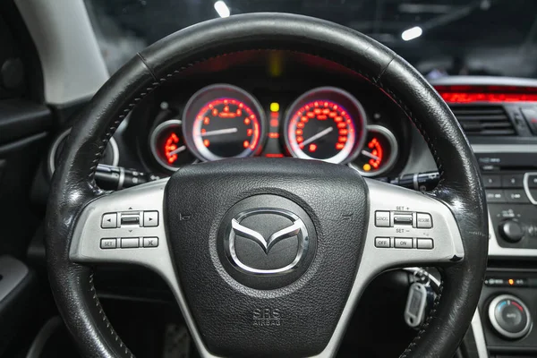 Novoszibirszk Oroszország 2021 Október Mazda Kormánykerék Váltókar Műszerfal — Stock Fotó