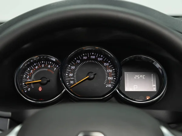 2021年10月23日 雷诺Sandero Stepway Car Panel Digital Bright Speed Ometer Odometer — 图库照片
