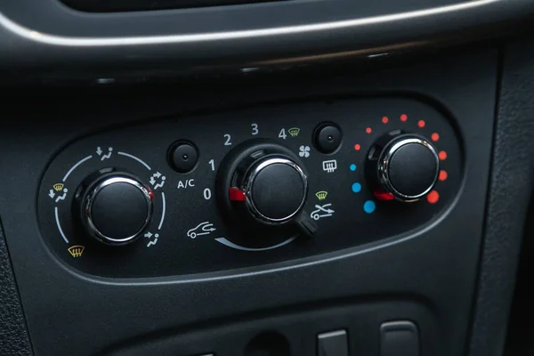 2021年9月24日 桑德罗 Renault Sandero 现代汽车中的空调和气流控制 — 图库照片