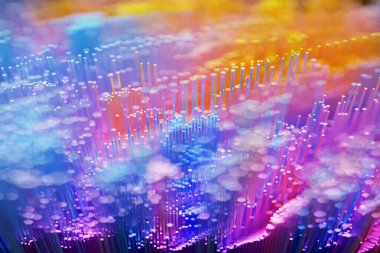 Tasarımın üç boyutlu tasarımı soyut dijital ses dalgası siyah zemin üzerinde, yumuşak odak. Ses tanıma, dengeleyici, ses kaydedici. Ses dalgalı mikrofon düğmesi. Akıllı teknolojinin sembolü