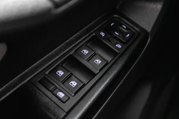 2021年10月7日 Lada Vestacross Arm Rest Window Control Panel Door Lock — 图库照片