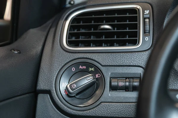 2021年9月24日 Volkswagen Polo 关闭前灯设定按钮 — 图库照片