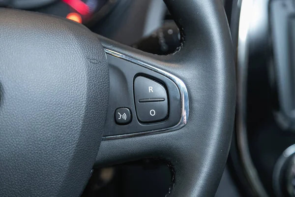 Новосибірськ Росія Жовтня 2021 Renault Kapture Steering Wheel Media Phone — стокове фото