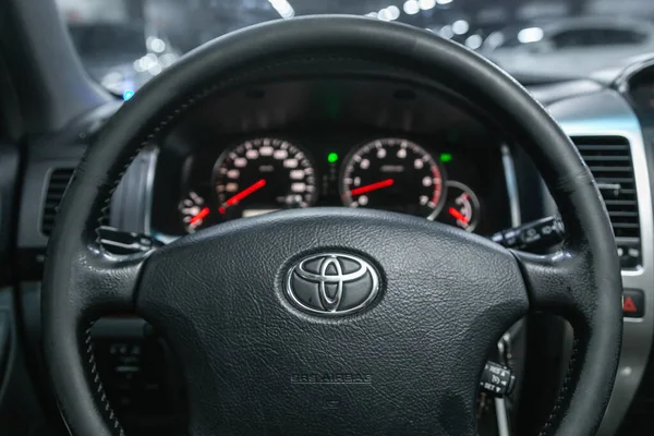 러시아 노보시비르스크 2021 Toyota Land Cruiser Prado Dashboard Player Steering — 스톡 사진