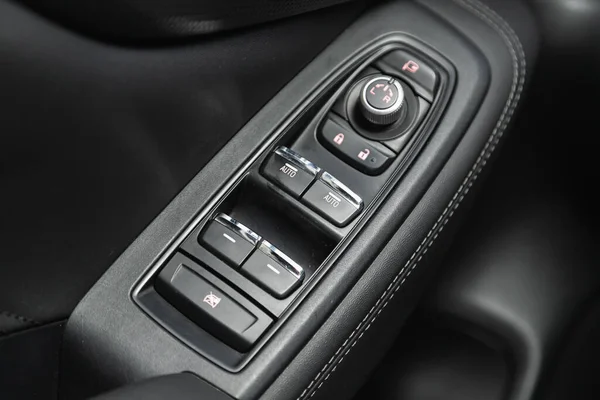 노보시비르스크 러시아 2021 Subaru Forester Car Door Armrest Window Control — 스톡 사진