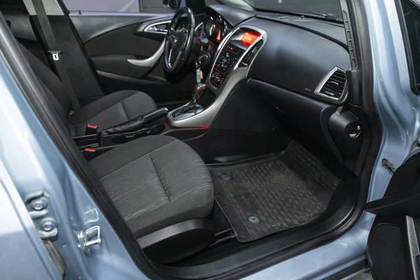 2021年10月30日 Opel Astra Dashboard Player Steering Wheel Accelerator Handle Buttons — 图库照片