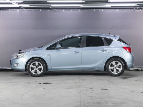 Novosibirsk Rússia Outubro 2021 Azul Opel Astra Vista Lateral Hatchback — Fotografia de Stock