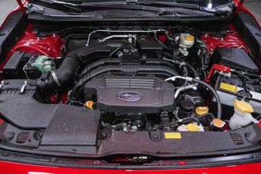 Novosibirsk, Rusya - 18 Kasım 2021: Subaru XV, yeni araba girişinin ayrıntılarını kapat