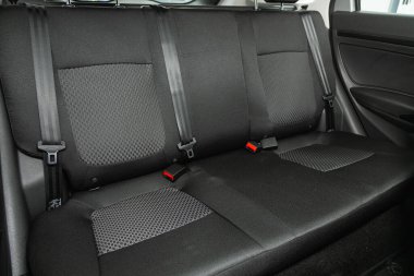 Novosibirsk, Rusya - 24 Ekim 2021: Lada Vesta SV, siyah tekstil yolcuları için arka koltuk