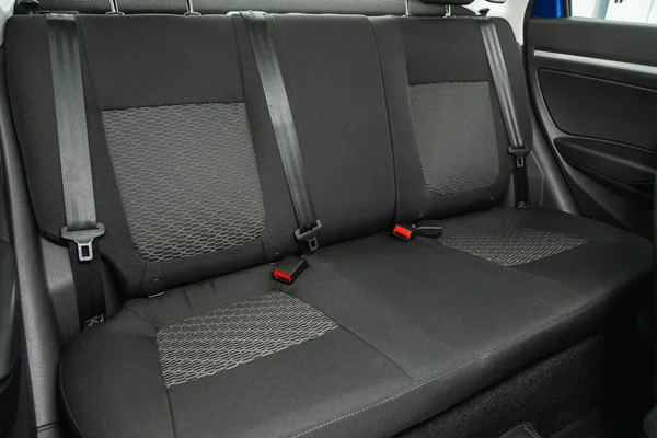 Novosibirsk, Rusya - 07 Ekim 2021: Lada Vesta, siyah tekstil yolcuları için arka koltuk